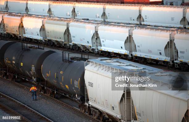 railroad switching yard in illinois. - rail imagens e fotografias de stock