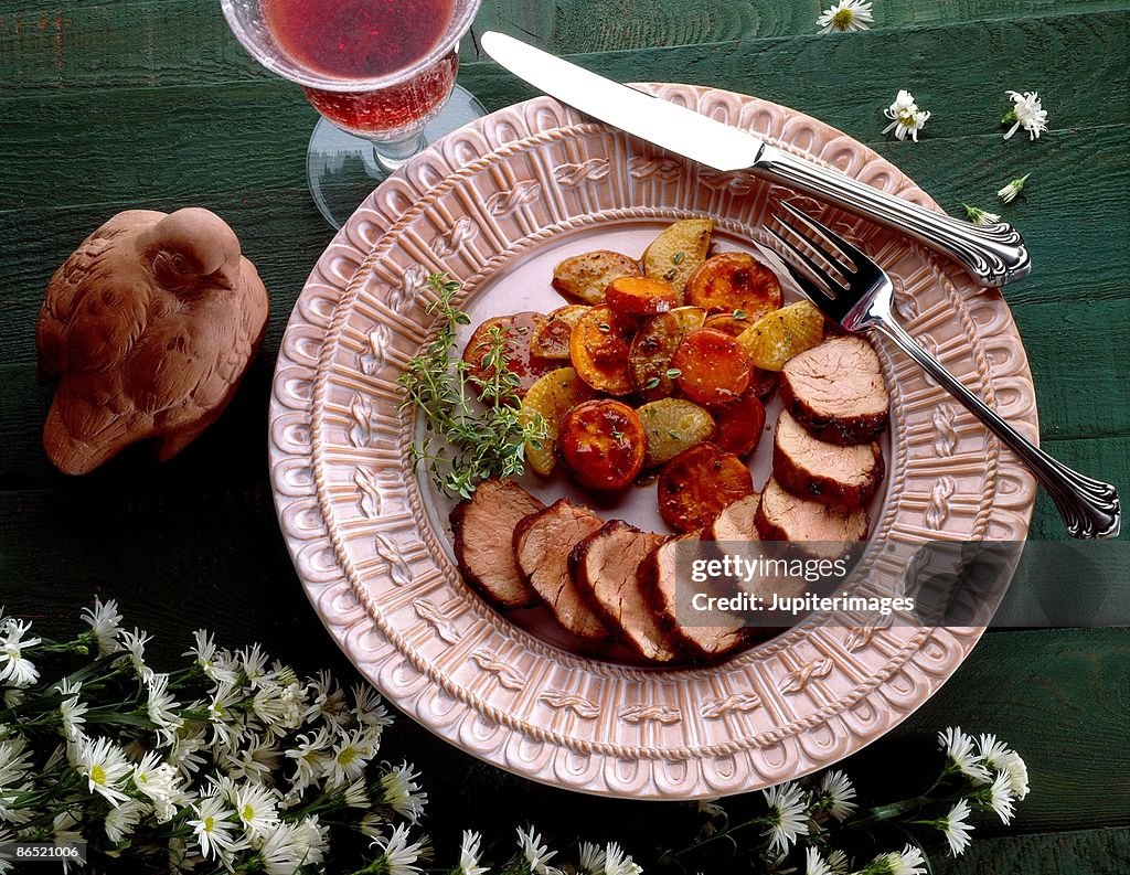 Pork tenderloin with thyme and turnips