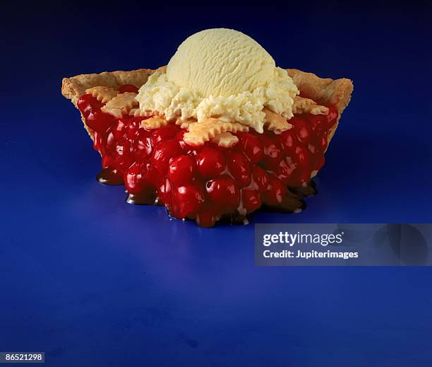 cherry pie slice with ice cream - cherry pie stockfoto's en -beelden