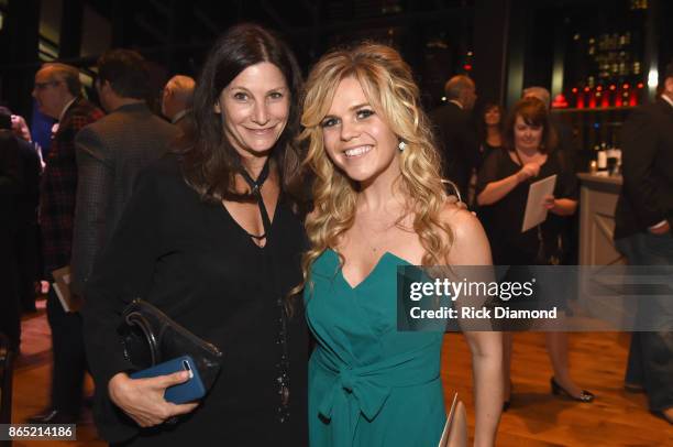 Tracy Gershon, singer-songwriter Natalie Stovall take photos at the Country Music Hall of Fame and Museum Medallion Ceremony to celebrate 2017 hall...