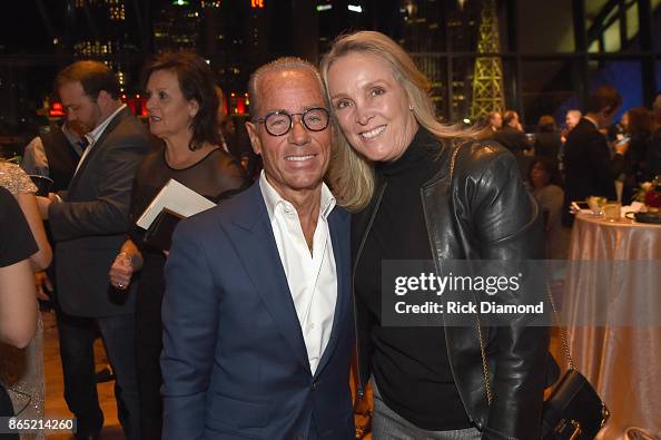 Deborah Rowitz Rosen Attorney Jess Rosen and Debbie Rosen take photos at the Country Music ...