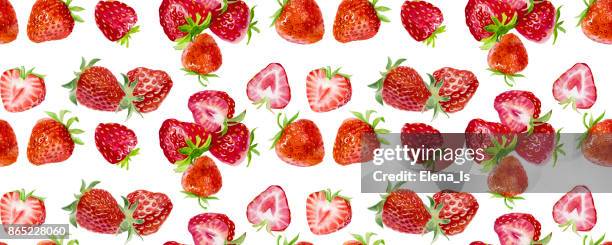 ilustraciones, imágenes clip art, dibujos animados e iconos de stock de patrón de fondo transparente fresas, ilustración botánica de la acuarela. - juicy