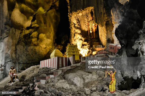 statues at batu caves, gombak, selangor, malaysia - batu caves stock pictures, royalty-free photos & images