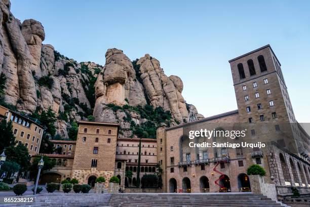 monastery of montserrat in barcelona - monte montserrat catalogna foto e immagini stock