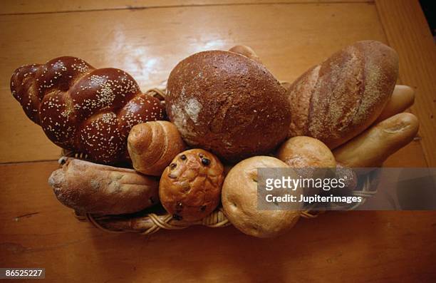 basket of fresh baked breads - pain boule photos et images de collection
