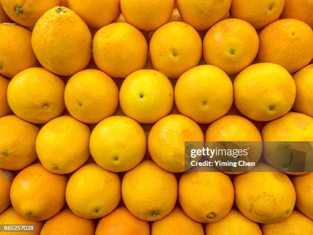 citrus fruits on farmer's market - ネーブルオレンジ ストックフォトと画像