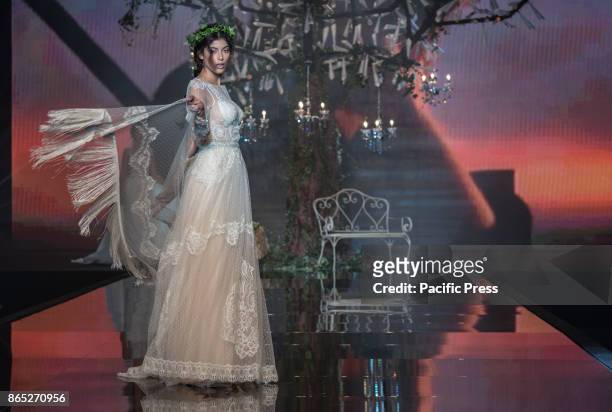 Fashion Show Pinella Passaro's wedding dresses to all weddings 2017 at Tutto Sposi Mostra D'Oltremare in Naples.