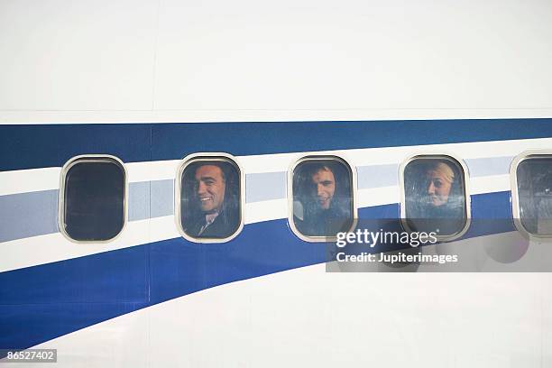 people looking out windows of airplane - 飛行機　窓 ストックフォトと画像