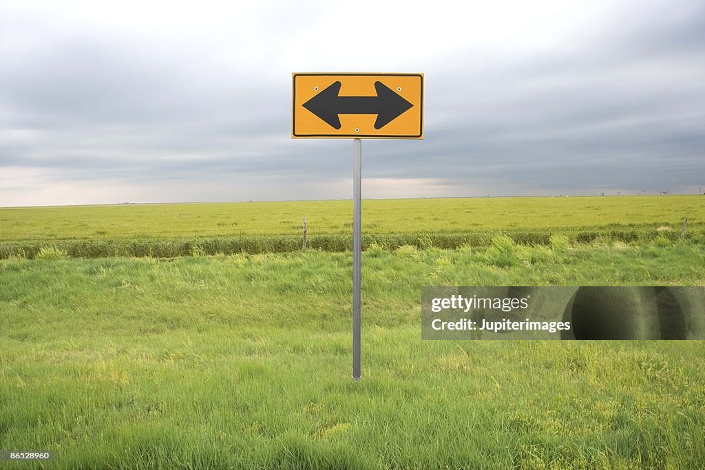 Double-arrow road sign