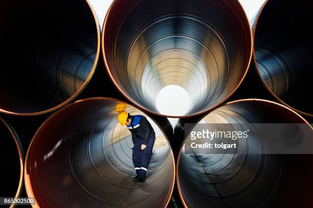 ventory check - pipeline stockfoto's en -beelden
