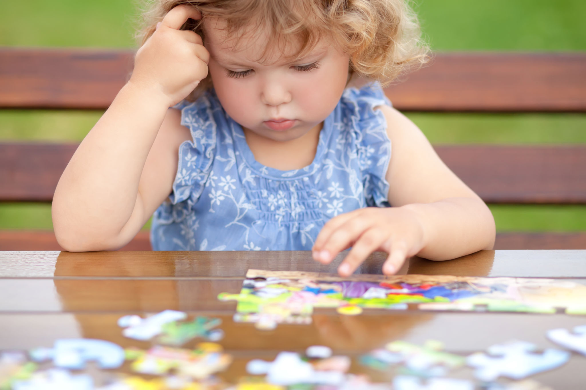children solving puzzles