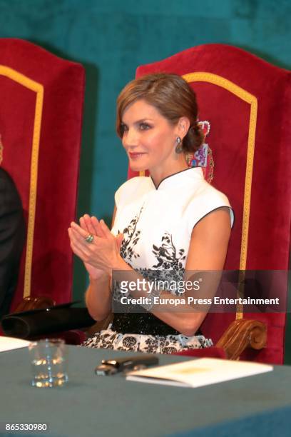 Queen Letizia of Spain attends the Princesa de Asturias Awards 2017 ceremony at the Campoamor Theater on October 20, 2017 in Oviedo, Spain.