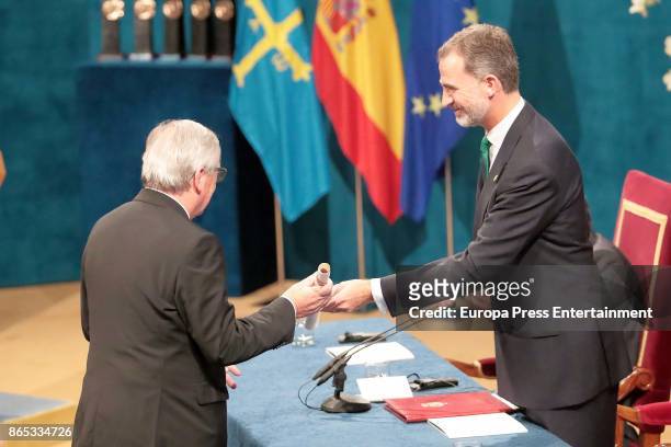 King Felipe VI of Spain presents an award to Jean-Claude Juncker, President of the European Commission during the Princesa de Asturias Awards 2017...