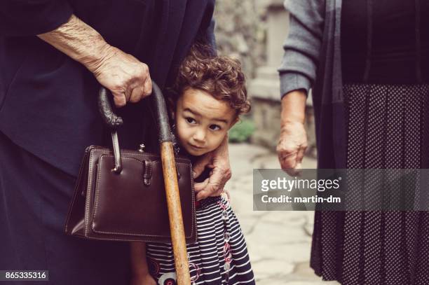 liten flicka med hennes mormor utanför - grandma cane bildbanksfoton och bilder