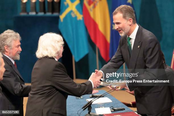 Members of Argentinian comedy-musical group Les Luthiers receive the Princesa de Asturias Awards 2017 for Communication and Humanities during the...