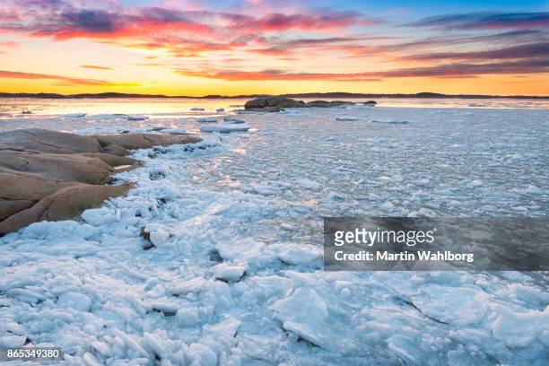 winter in the archipelago of gothenburg - kattegat stock pictures, royalty-free photos & images