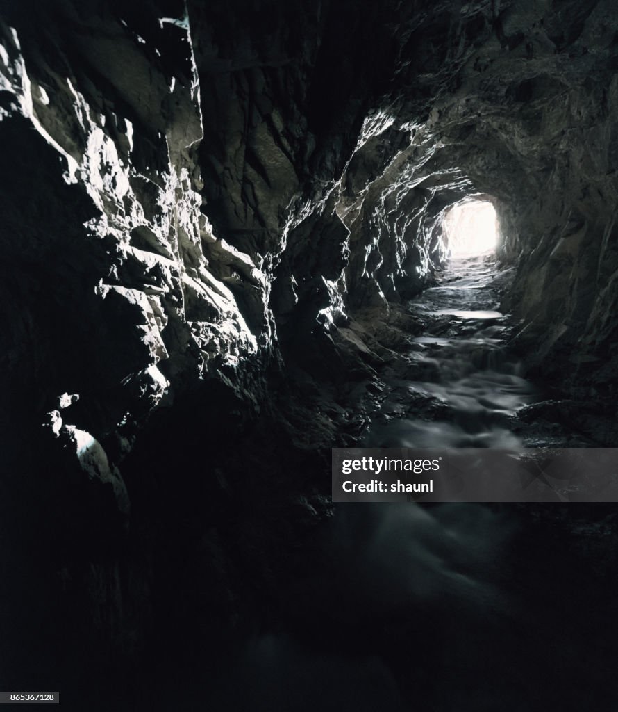 Túnel de montaña