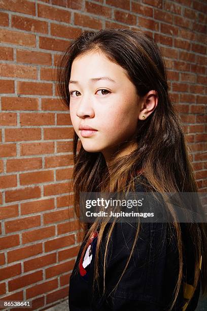 girl in martial arts gi - gi abbigliamento per arti marziali foto e immagini stock