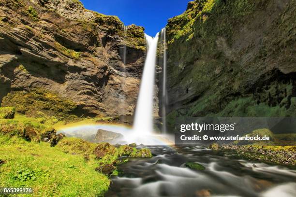 kvernufoss waterfall in iceland - langzeitbelichtung fotografías e imágenes de stock