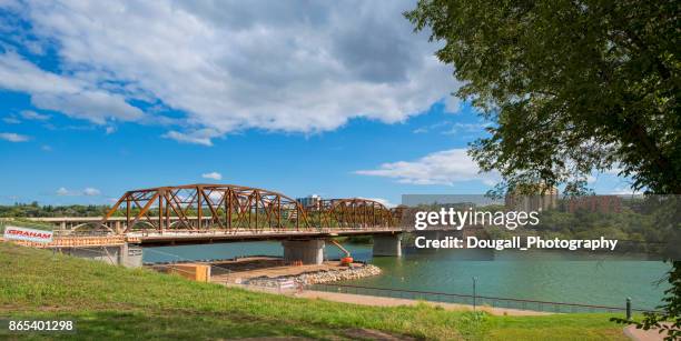 construction on saskatoon traffice bridge across south saskatchewan river - saskatchewan river stock pictures, royalty-free photos & images