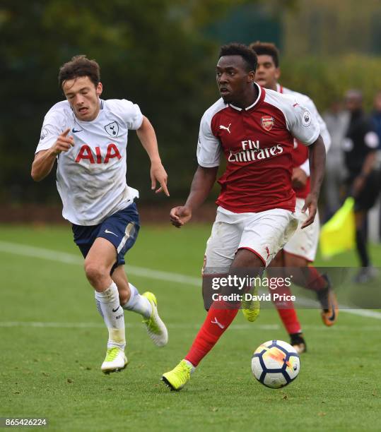 Tolaji Bola of Arsenal takes on George Marsh of Tottenham during the match between Tottehma Hotspur and Arsenal on October 23, 2017 in Enfield,...