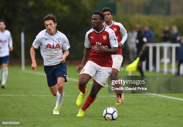 Tolaji Bola of Arsenal takes on George Marsh of Tottenham during the match between Tottehma Hotspur and Arsenal on October 23, 2017 in Enfield,...