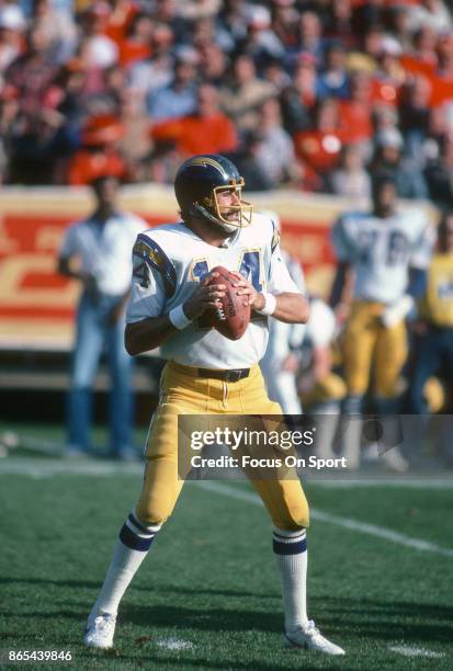 Dan Fouts of the San Diego Chargers drops back to pass against the San Francisco 49ers during an NFL football game December 11, 1982 at Candlestick...