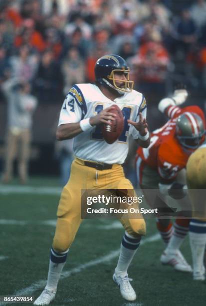 Dan Fouts of the San Diego Chargers drops back to pass against the San Francisco 49ers during an NFL football game December 11, 1982 at Candlestick...