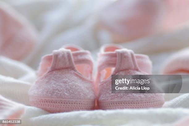 small shoes - baby girls stockfoto's en -beelden