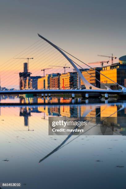 bridge, dublin - ponte samuel beckett - fotografias e filmes do acervo