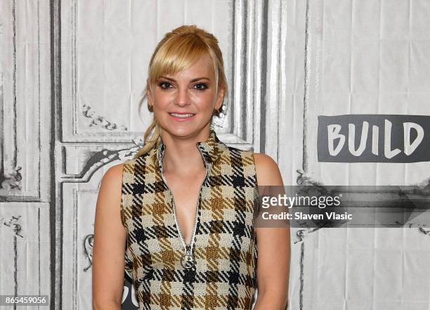Actress/comedian Anna Faris visits Build to discuss her podcast "Unqualified" at Build Studio on October 23, 2017 in New York City.