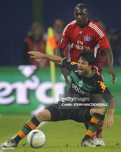 Werder Bremen's Brazilian midfielder Diego vies with Hamburg's Namibian midfielder Collin Benjamin during the Hamburger SV vs Werder Bremen UEFA Cup...