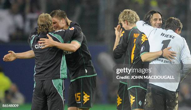 Werder Bremen players celebrate after the Hamburger SV vs Werder Bremen UEFA Cup semi-final football match in Hamburg May 7, 2009. Bremen won the...