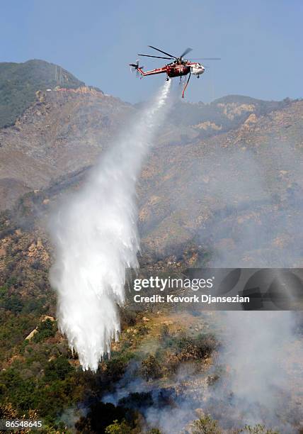 Hot Loading Helicopter 1,460 Fire Fighting Helicopter Stock Photos, High-Res Pictures, and ...