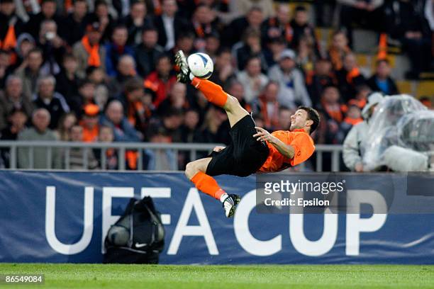 Tomas Hubschman of FC Shakhtar Donetsk battles for the ball with Artem Milevskiy of FC Dynamo Kiev during the UEFA Cup semi-finals second leg match...