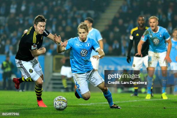 Haukur Hauksson of AIK and Oscar Lewicki of Malmo FF during the allsvenskan match between Malmo FF and AIK at Swedbank Stadion on October 23, 2017 in...