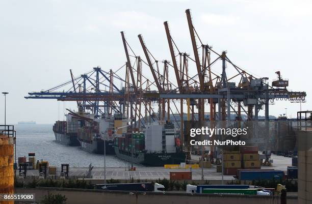 Athens Container Terminal 7,287 Port Of Athens Stock Photos, High-Res Pictures, and Images ...