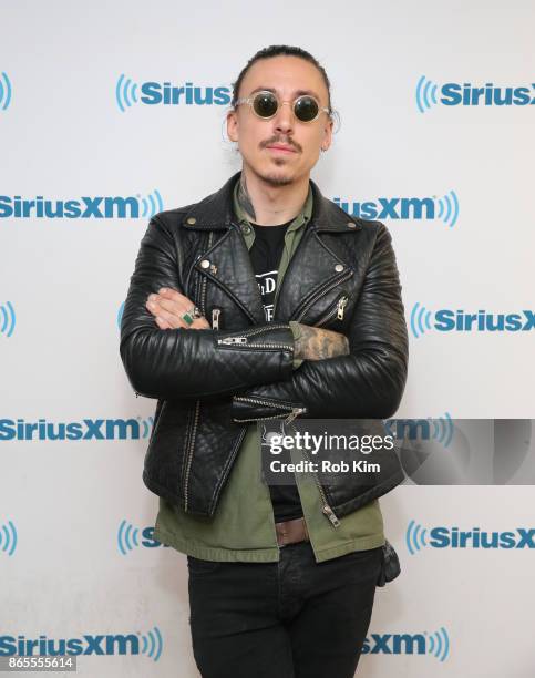 Noah Gundersen visits at SiriusXM Studios on October 23, 2017 in New York City.