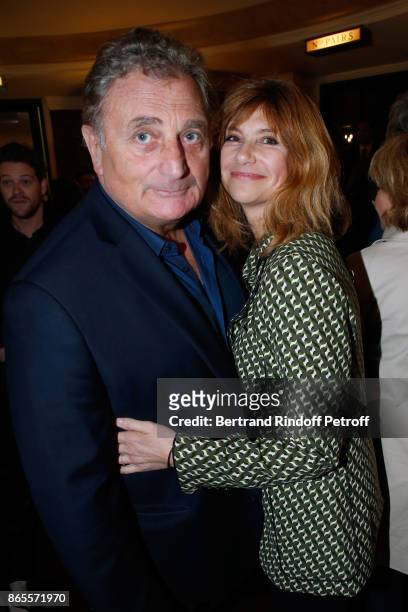 Actress Florence Pernel and her husband Patrick Rothman attend the "Ramses II" Theater Play at Theatre des Bouffes Parisiens on October 23, 2017 in...