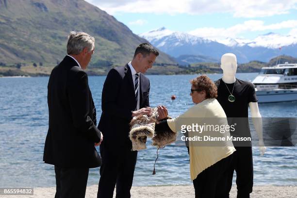 Chef de Mission of the New Zealand Summer Olympic team Rob Waddell is handed the traditional Kakahu feather cloack to present to Chef de Mission of...