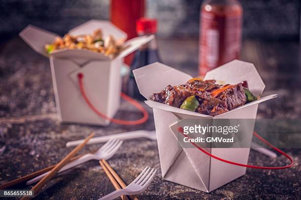 四川牛肉以大米為帶出食品服務 - chinese takeout 個照片及圖片檔