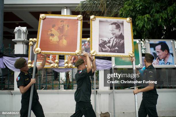 Soldiers carry portraits of Thailand's late King Bhumibol Adulyadej, in preparation of the King's cremation, on October 24, 2017 in Bangkok,...
