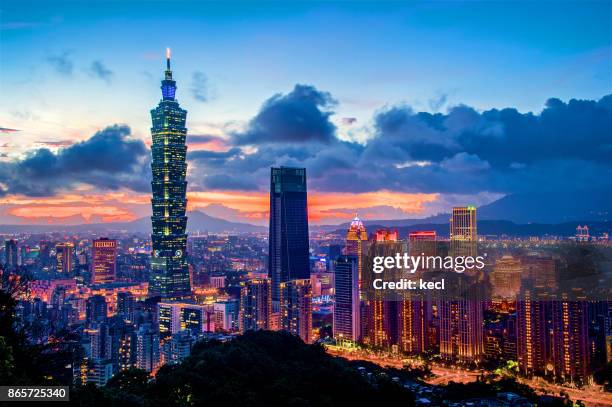 taipei 101 scraper - taiwan stock pictures, royalty-free photos & images