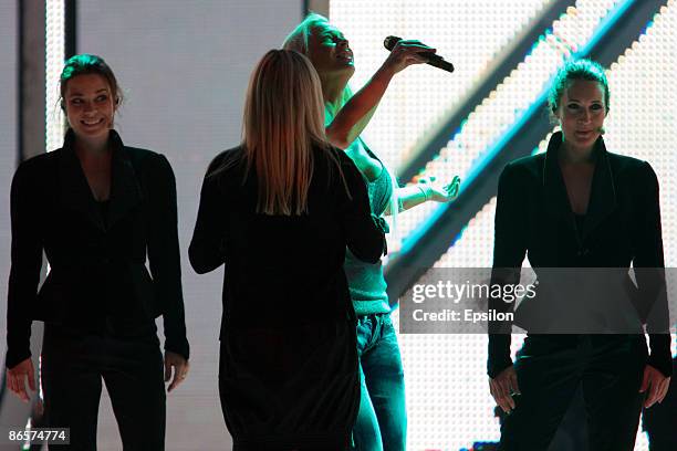 Singer Malena Ernman of Sweden performs during the second rehearsals for the Eurovision Song Contest 2009 on May 7, 2009 in Moscow, Russia. The Final...