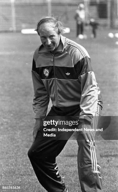 Irish Manager Jack Charlton encourages his squad during a training session at Dalymount park, April 23, 1990. .