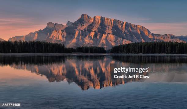 north american landscape 6 - mt rundle stock pictures, royalty-free photos & images