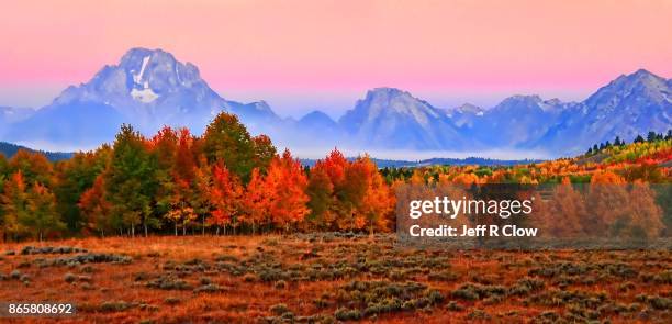 travel view in wyoming in autumn 4 - grand teton national park stockfoto's en -beelden