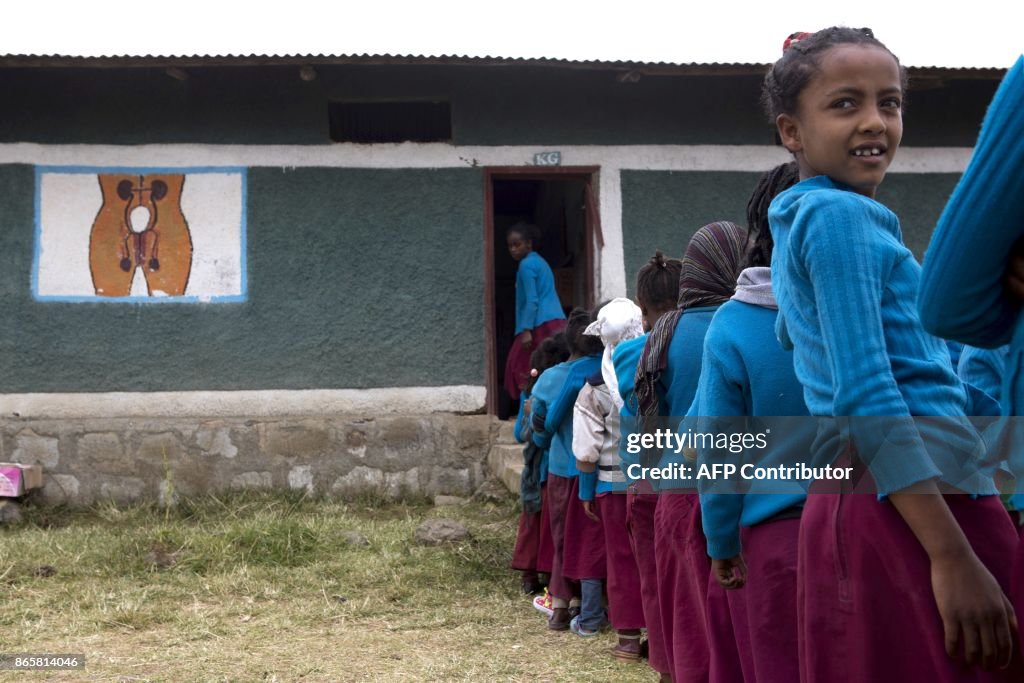 ETHIOPIA-HEALTH-EDUCATION-GIRLS-PAD