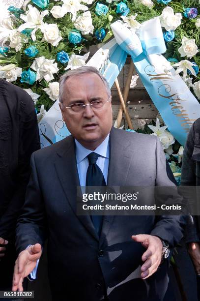 Lazio Chairman Claudio Lotito and a delegation including players Wallace and Felipe Anderson lay flowers at Rome's synagogue after a group of the...