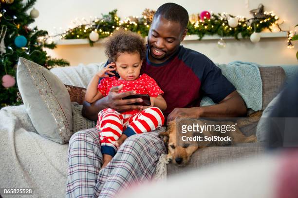 christmas day with his little girl - cosy christmas stock pictures, royalty-free photos & images